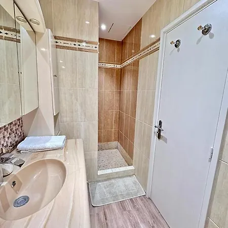 Apartment Elite Garden Suite, Parking, Bnbrickeys Cap-d’Ail