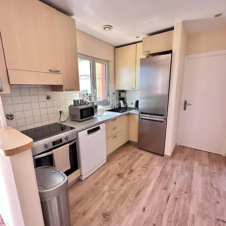 Apartment Elite Garden Suite, Parking, Bnbrickeys *