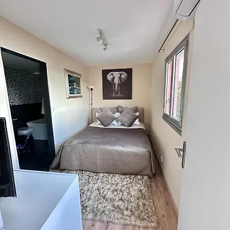 Elite Garden Suite, Parking, Bnbrickeys Apartment
